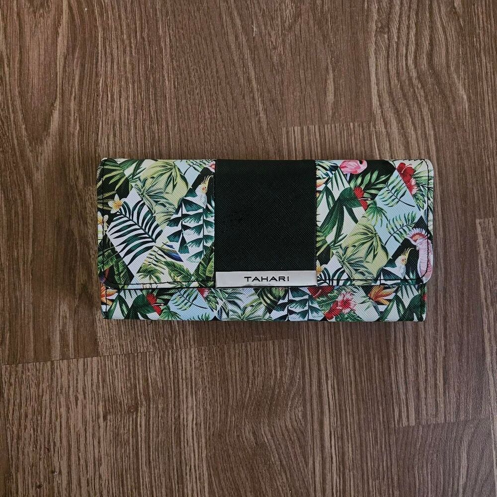 Tahari Women's multi Wallet-purses